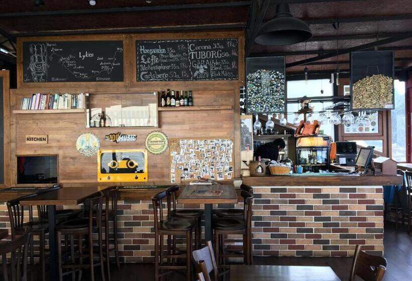 El Camino Hostel & Pub