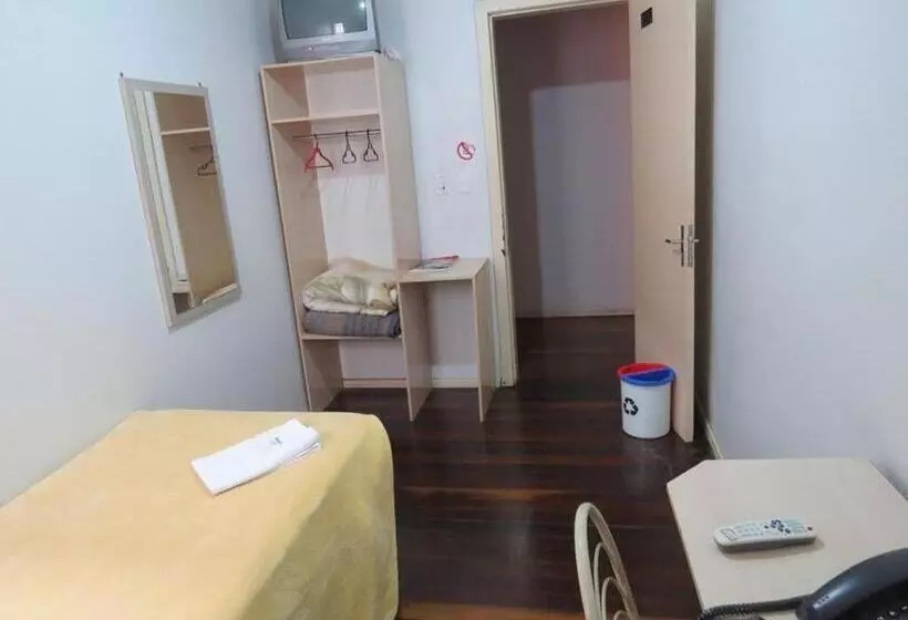 ホテル Adoro