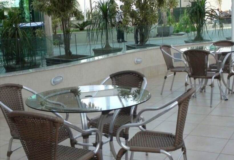 فندق Paracatu Plaza