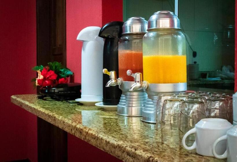 O Pharol Hostel E Pousada