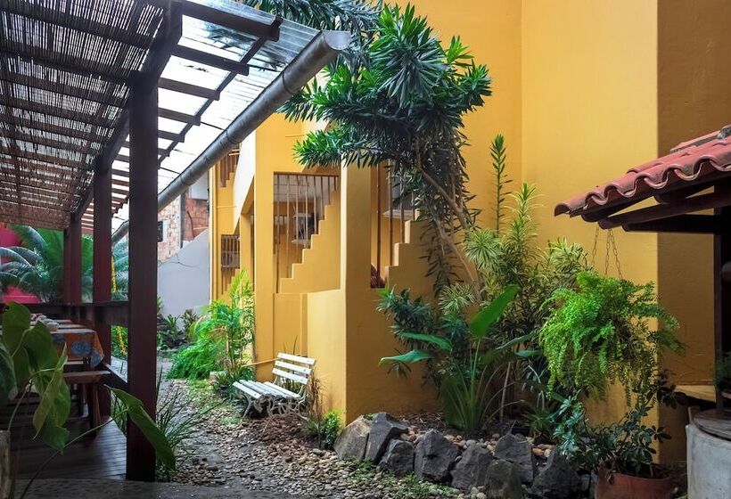 O Pharol Hostel E Pousada