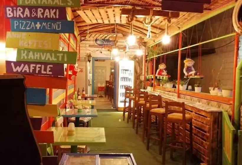 هتل Alacati Sakiz Ev