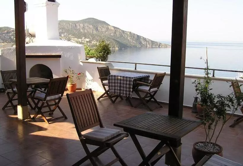 هتل Kalkan Turk Evi