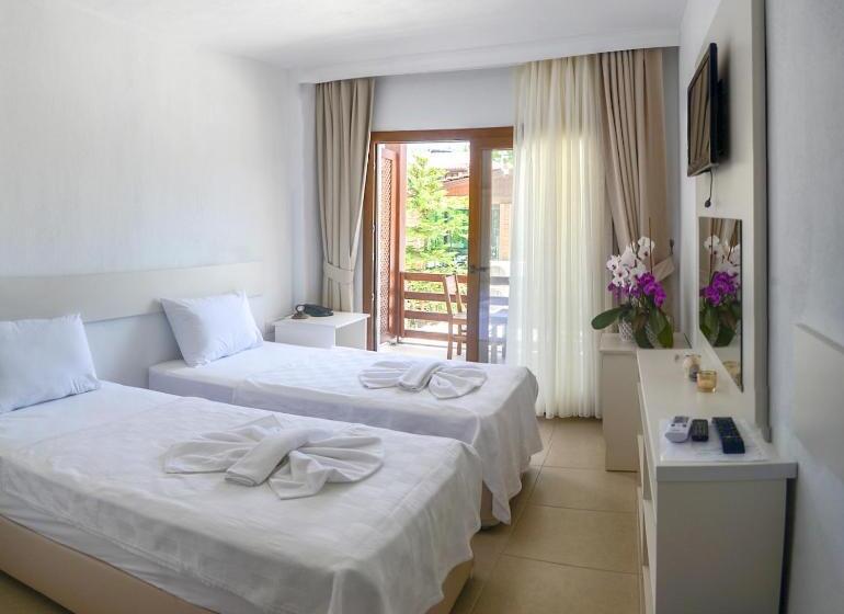 בית מלון כפרי Selvi Beach