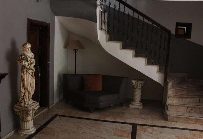 מוטל White City Pension