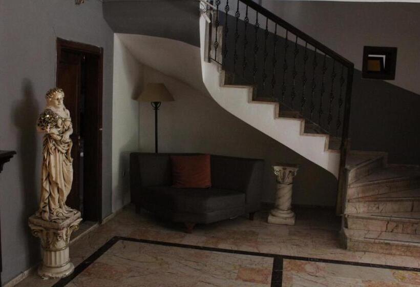 מוטל White City Pension