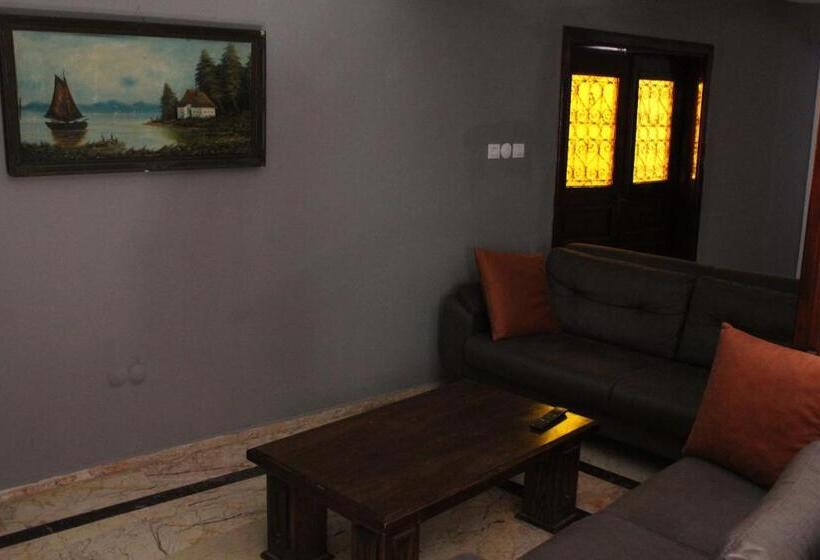 מוטל White City Pension