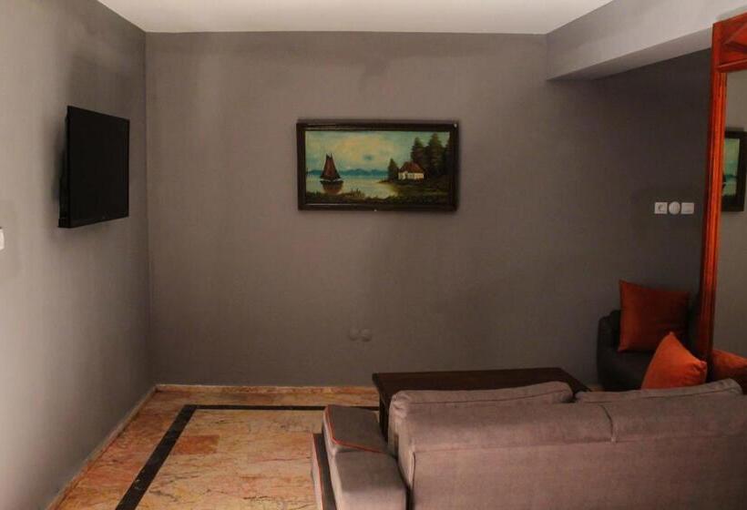 מוטל White City Pension