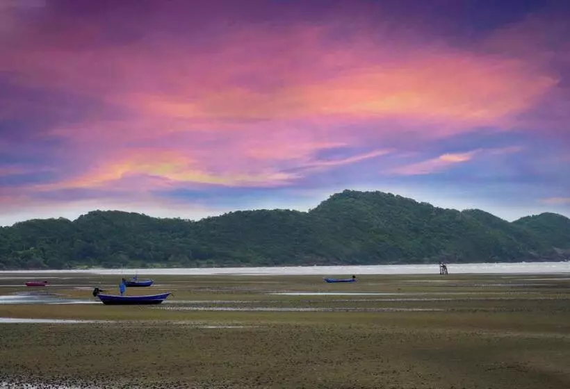 Hotelli Villa Cha Cha Chaolao Beach Resort