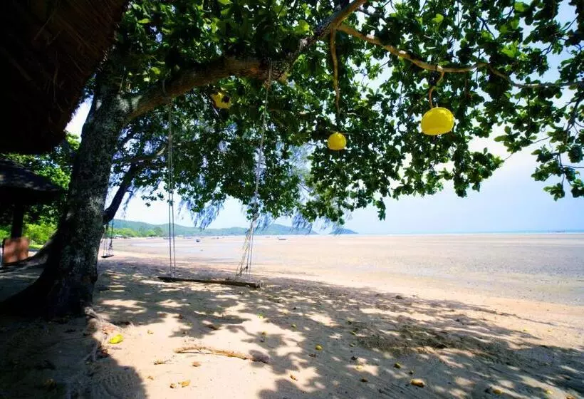 Hotelli Villa Cha Cha Chaolao Beach Resort