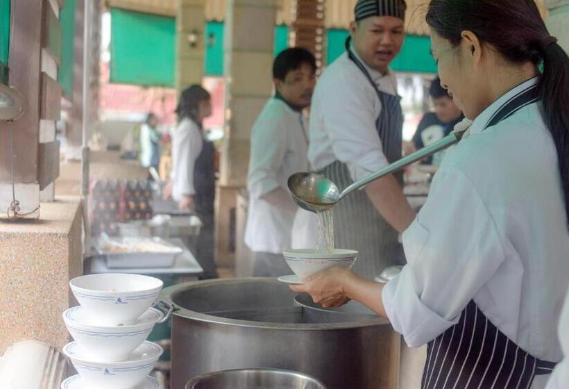 New Travel Beach Hotel & Resort