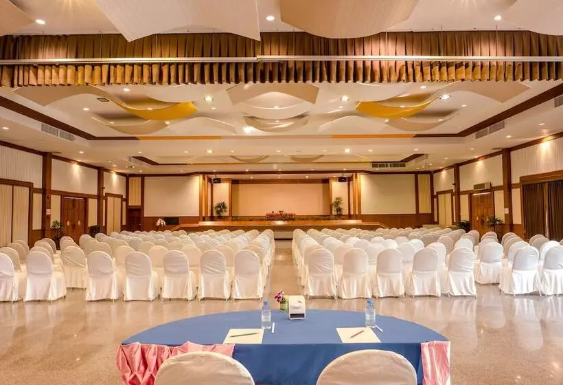 New Travel Beach Hotel & Resort