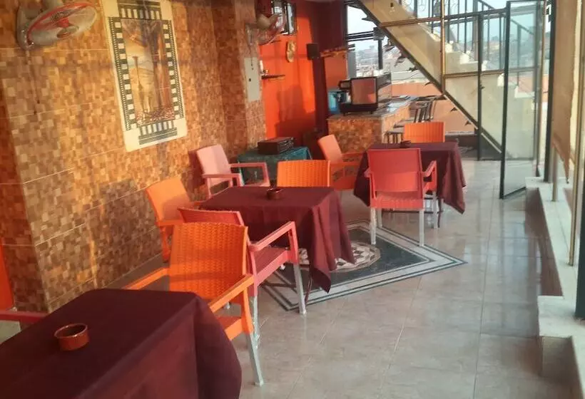 پانسیون Pyramids Plateau Inn