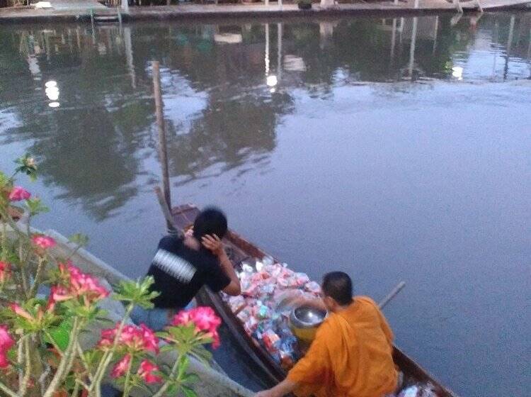 ペンション Nr Homestay Amphawa