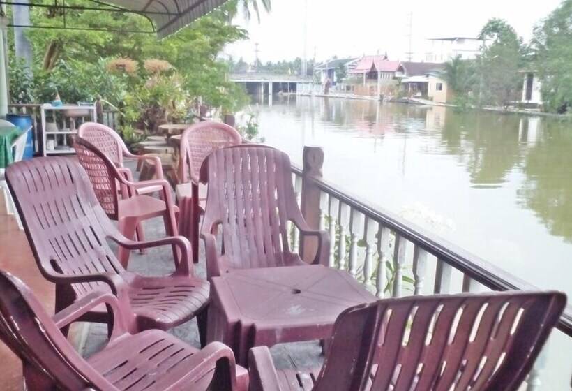 ペンション Nr Homestay Amphawa