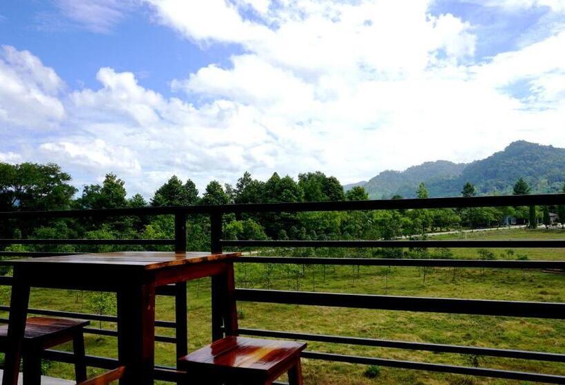 استراحتگاه The Boat House