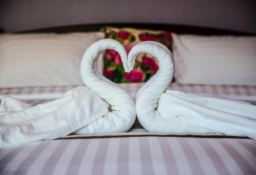 استراحتگاه The Boat House