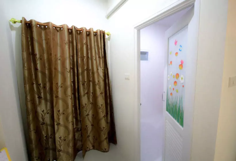 تختخواب و صبحانه Orapan Place