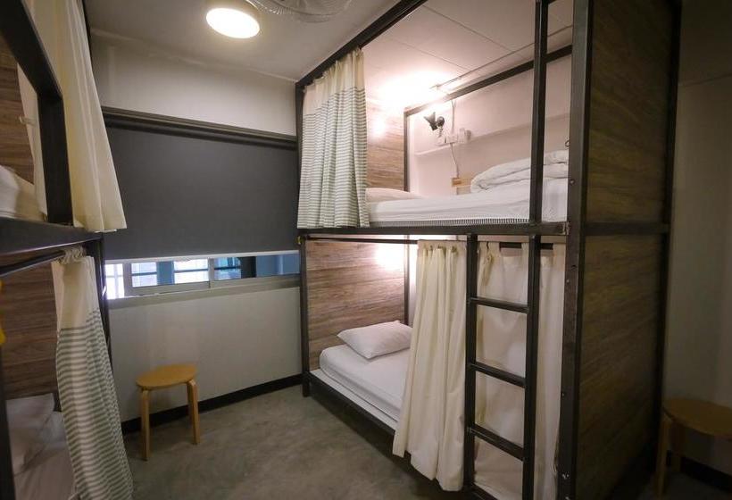 Happy Monkey Hostel Bangkok