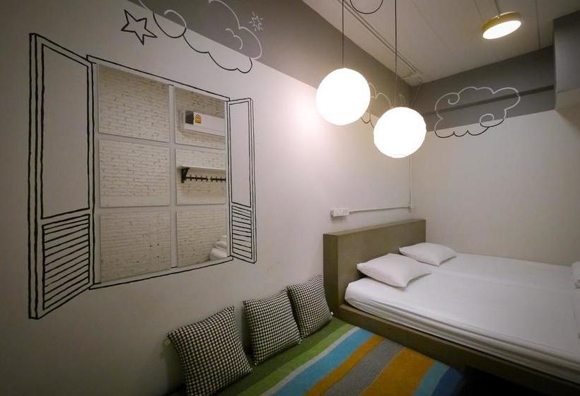 Happy Monkey Hostel Bangkok