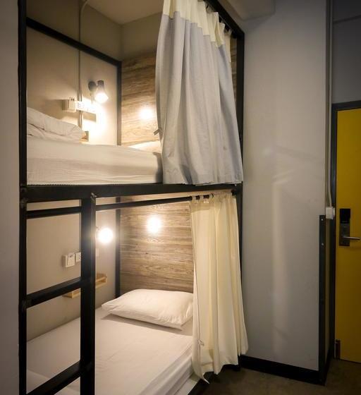 Happy Monkey Hostel Bangkok