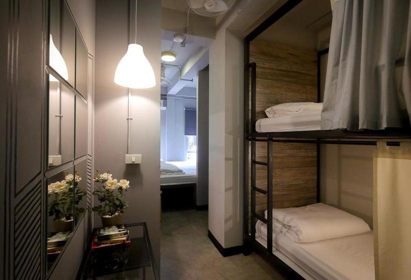 Happy Monkey Hostel Bangkok