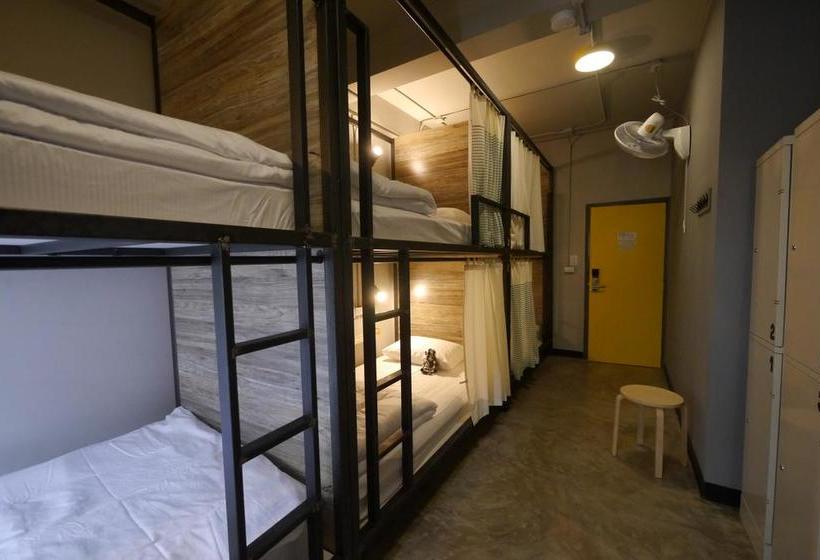 Happy Monkey Hostel Bangkok