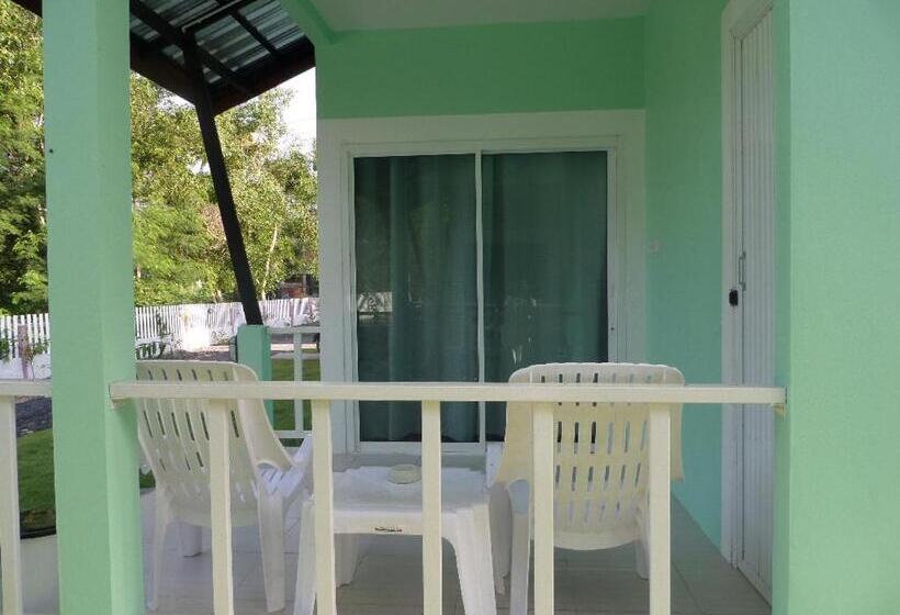 בית מלון כפרי Lanta Triple Novel