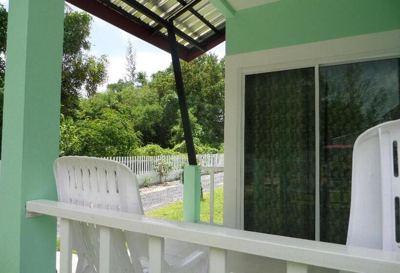 בית מלון כפרי Lanta Triple Novel