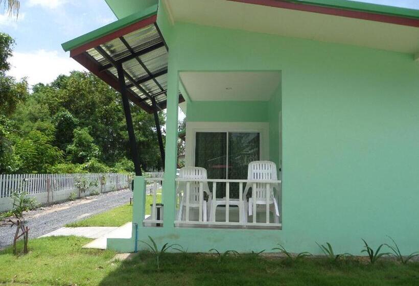 בית מלון כפרי Lanta Triple Novel