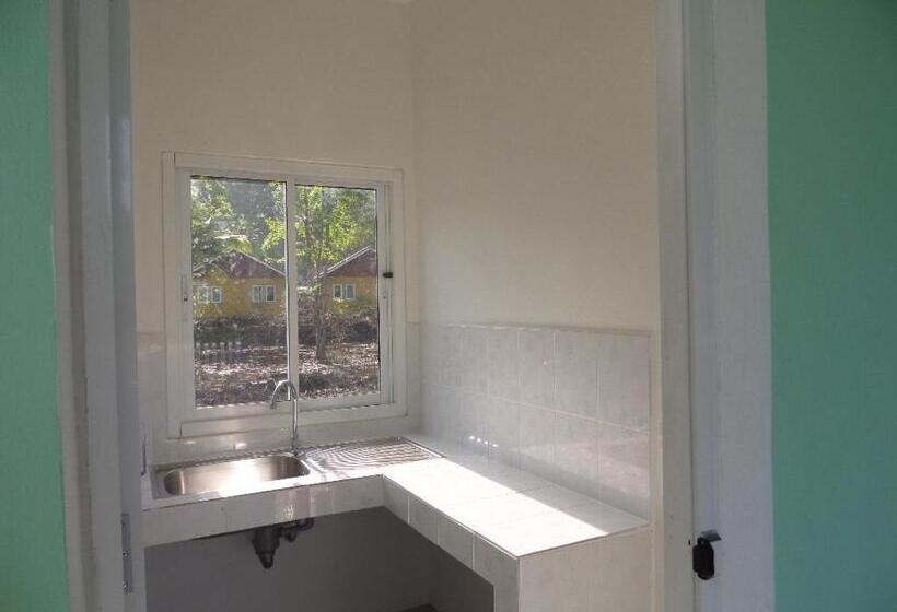 בית מלון כפרי Lanta Triple Novel