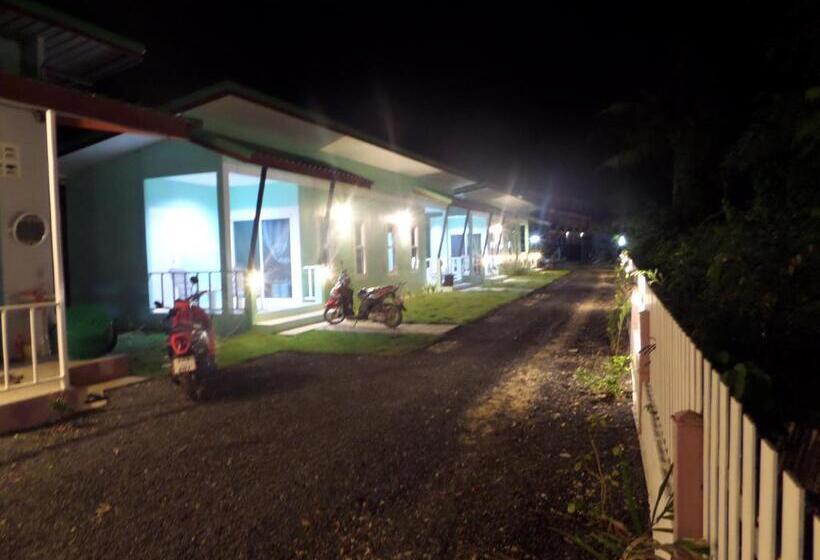 בית מלון כפרי Lanta Triple Novel