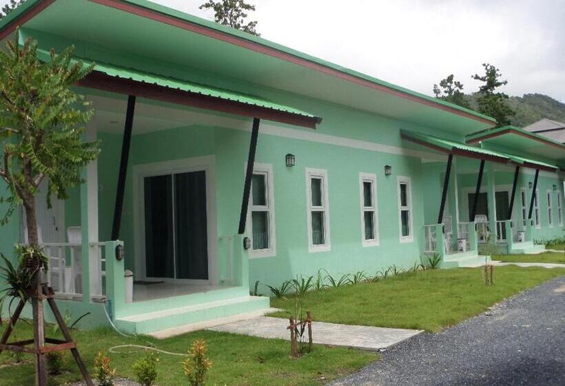 בית מלון כפרי Lanta Triple Novel