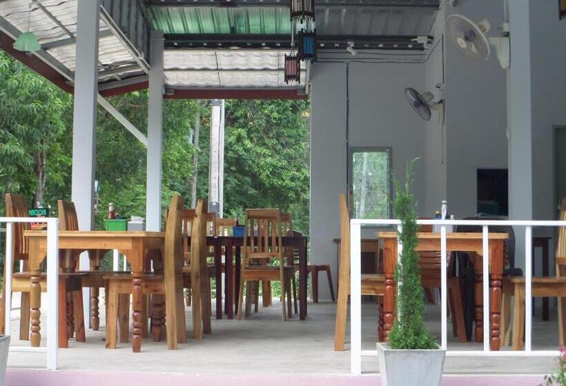 בית מלון כפרי Lanta Triple Novel