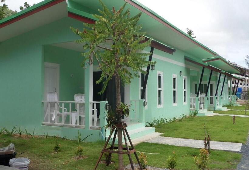 בית מלון כפרי Lanta Triple Novel