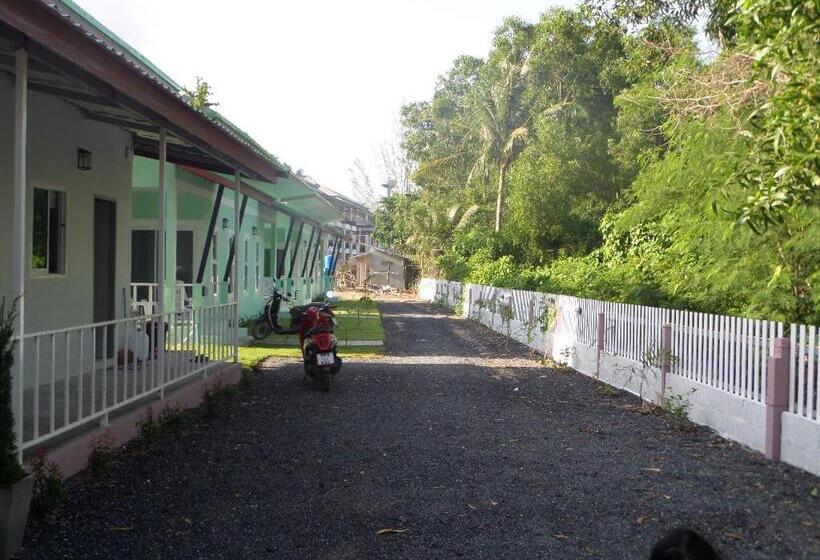 בית מלון כפרי Lanta Triple Novel