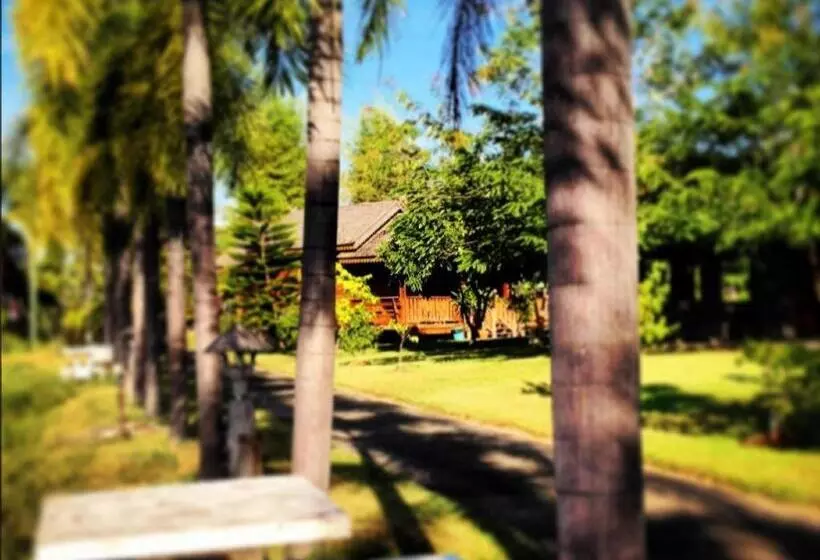 ホテル Phuphan Park