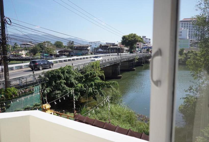 فندق The River Guest House