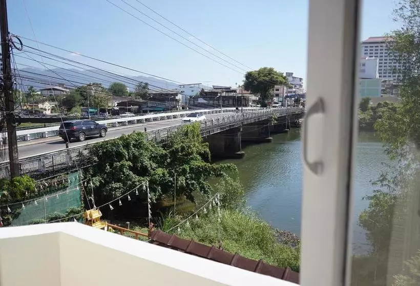 ホテル The River Guest House