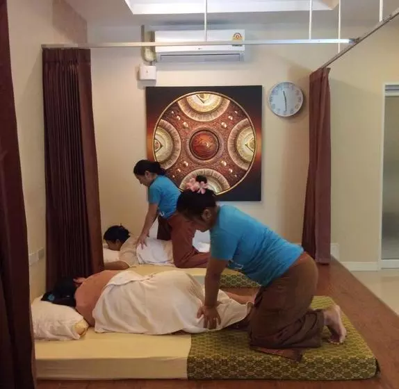 هتل Thonglor Boutique & Spa