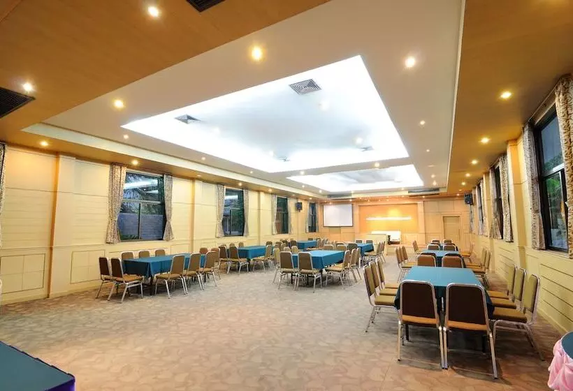 Starlite Khaoyai Hotel And Resort