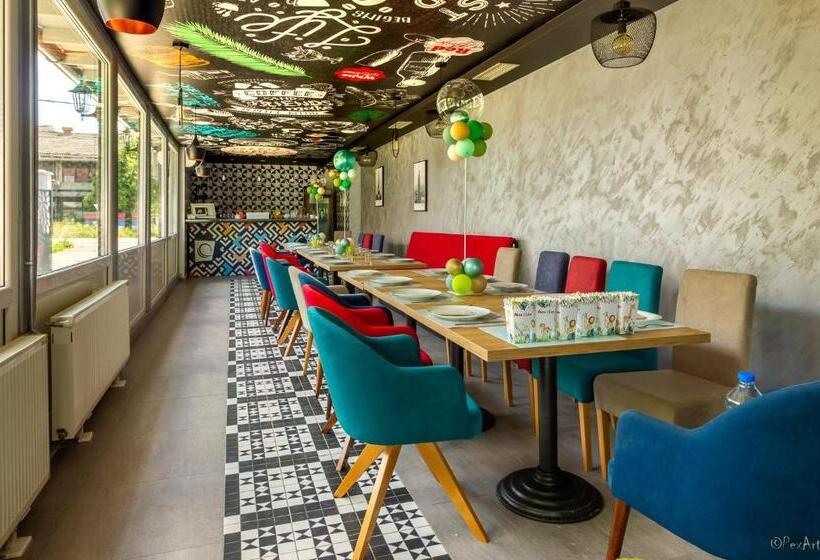 تختخواب و صبحانه Plaza La   Night And Spa