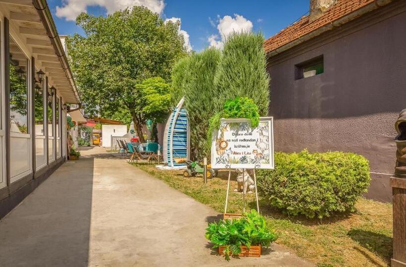 تختخواب و صبحانه Plaza La   Night And Spa