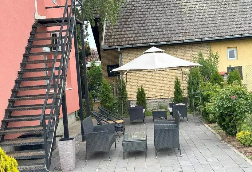 تختخواب و صبحانه Vila Boska Palic