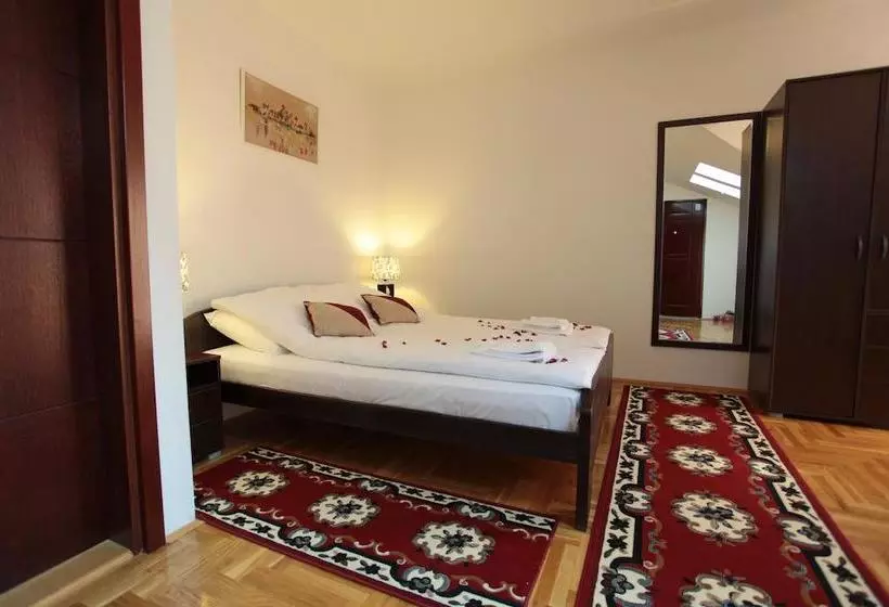 Hostel Royal