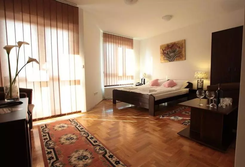 Hostel Royal