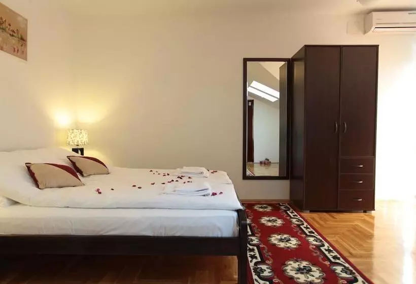 Hostel Royal