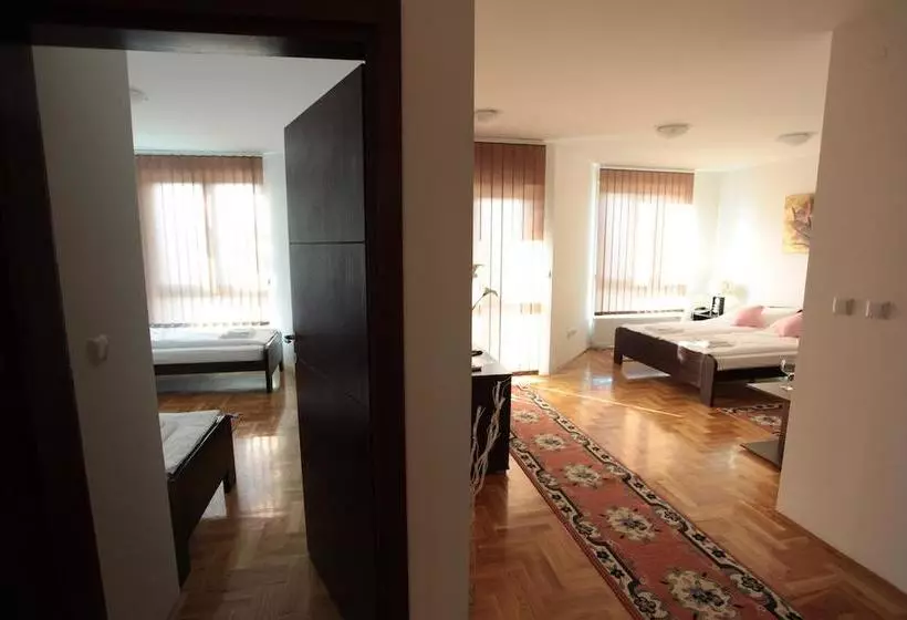 Hostel Royal