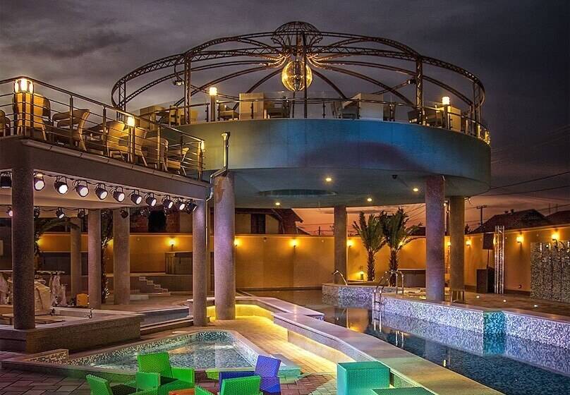 فندق Bella Nella