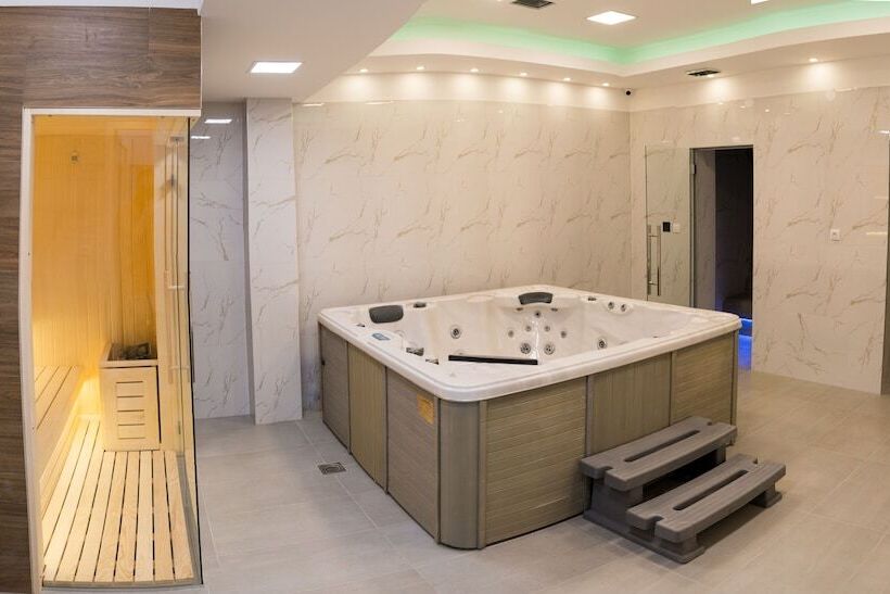 فندق Bella Nella